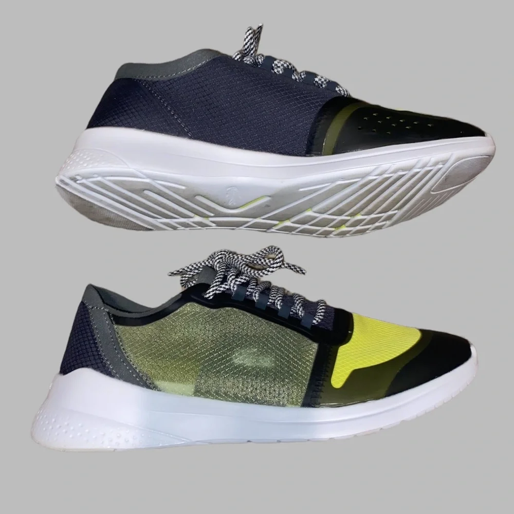 Lacoste sport Mens sneakers lt fit 220, yellow & dark gray, lightweight size 7.5